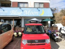 Cafe Blue Moon outside