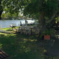 Pelicans On The Murray Cafe outside