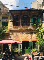 Hạ Phố Cafe outside