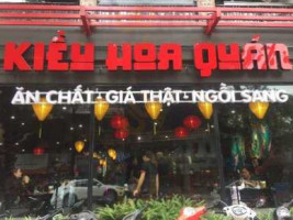 Kiều Hoa Quán outside