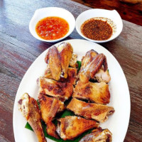 Krua Samchai food
