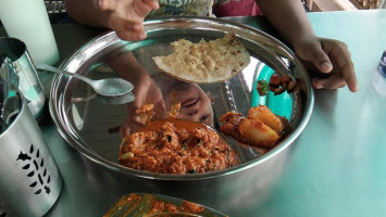 Giriraj Kathiyawadi Bhojanala Anand food