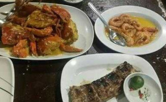 Yammy's Seafood Grill food