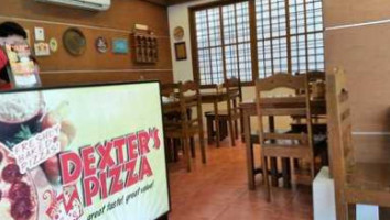 Dexters Pizza inside