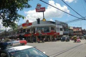 Chowking outside