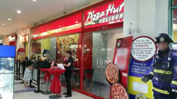 Pizza Hut Malabon food