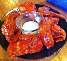 Gibb's Hot Wings food