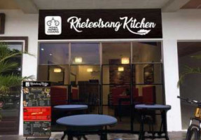 Rheteotsang Kitchen outside