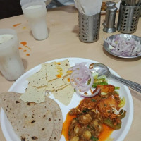 Ravi Kathiyawadi Dhaba food