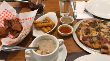 Shakey's food