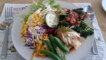 Tasti Health Vegetarian Buffet food