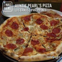 Auntie Pearl's Pizza food