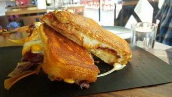Melt Grilled Cheesery food