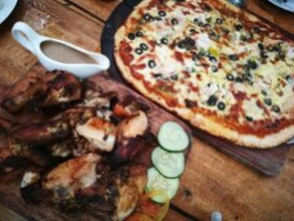 Lutong Pugon Wood Fired Pizza food