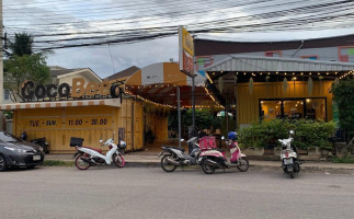 Cocobee Chicken Maeklong outside