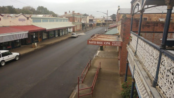 The Old Vic Inn outside