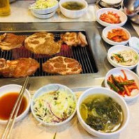 충무로돼지갈비 food