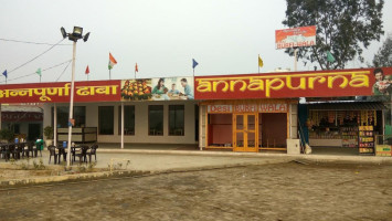 Basant Dhaba Sampla outside