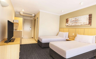 Travelodge Blacktown Sydney inside