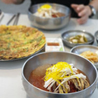 진주냉면 food