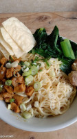 Warung Mie Pangsit Dan Bakso Mama Ibnu food