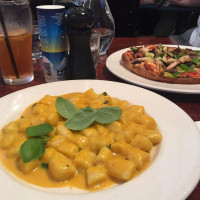 Pino's Trattoria food