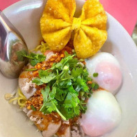 Khok Kloi Bami Tom Yam Khai food