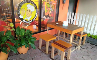 Kedai Seblak Ngondek (kafe Dizs) inside