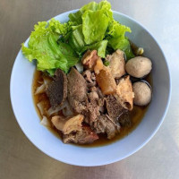 Rote Yiam Beef Noodle (saeng Tawan) inside