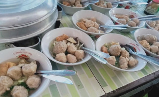 Enco 717 Mie Ayam Bakso food