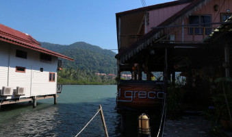 Y Guesthouse El Greco outside