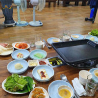 삼겹살마을 food