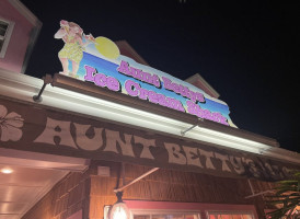 Aunt Betty's Ice Cream Shack inside