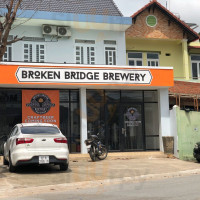 Broken Bridge Brewery food