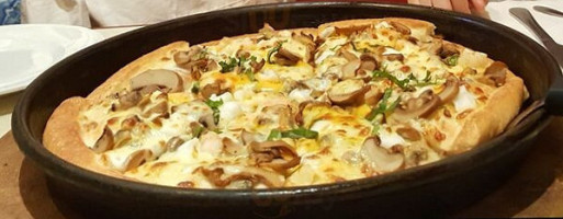 Pizza Hut food