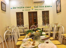 Loving Hut Hoa Binh Vegan food