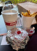 ‪five Guys Burgers And Fries‬ food