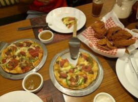 Shakey's Limketkai Cdo food