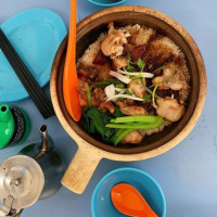 Lian He Ben Ji Claypot food