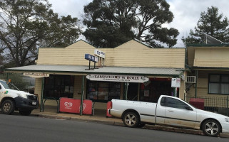 Godfrey's Milkbar Cafe outside