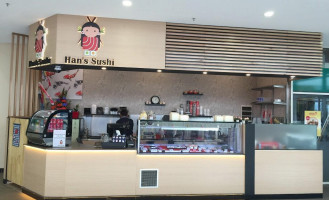 Han's Sushi inside