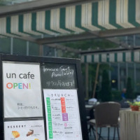 Un Cafe outside