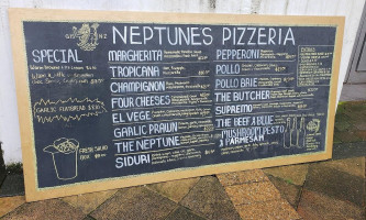 Neptune's Pizzeria food