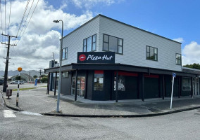 Pizza Hut Greymouth outside