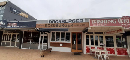 Bossburger outside