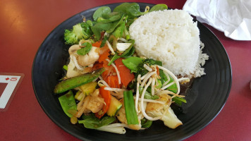 Lil Thai House food