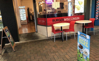 Burger Wisconsin inside