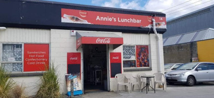 Annie's Lunchbar inside