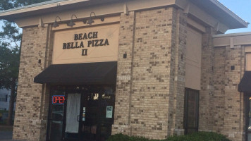 Beach Bella Pizza outside