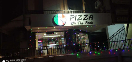 Pizza On The Rock food